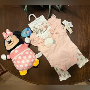 CAThERINE MAlANdRINO Baby Girl 4 piece set, 6-9month & squishmallow Minnie Mouse